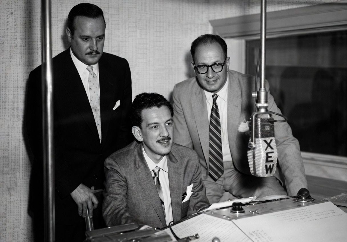 Historia de la ANLM - estudio de radio vintage